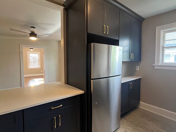 5th image of 3700 Woodland Ave #4