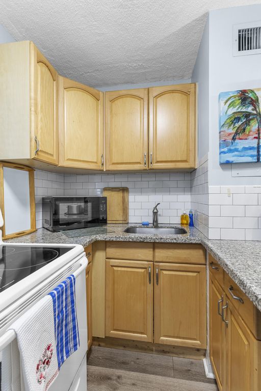 3225 NE 16th Street #9a, photo 8