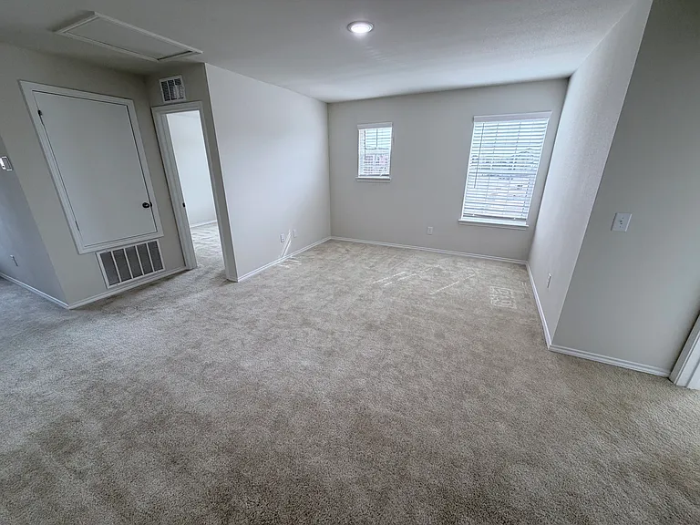 700 Goldenrod Ln — Photo 13