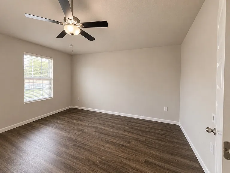 1061 Salina St SE — Photo 15