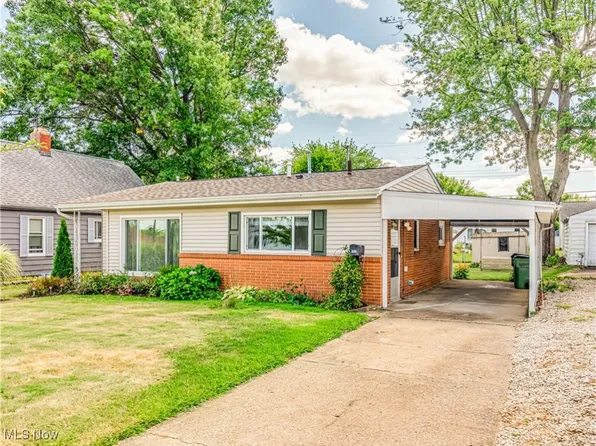 1014 Lilly Rd, Alliance, OH 44601