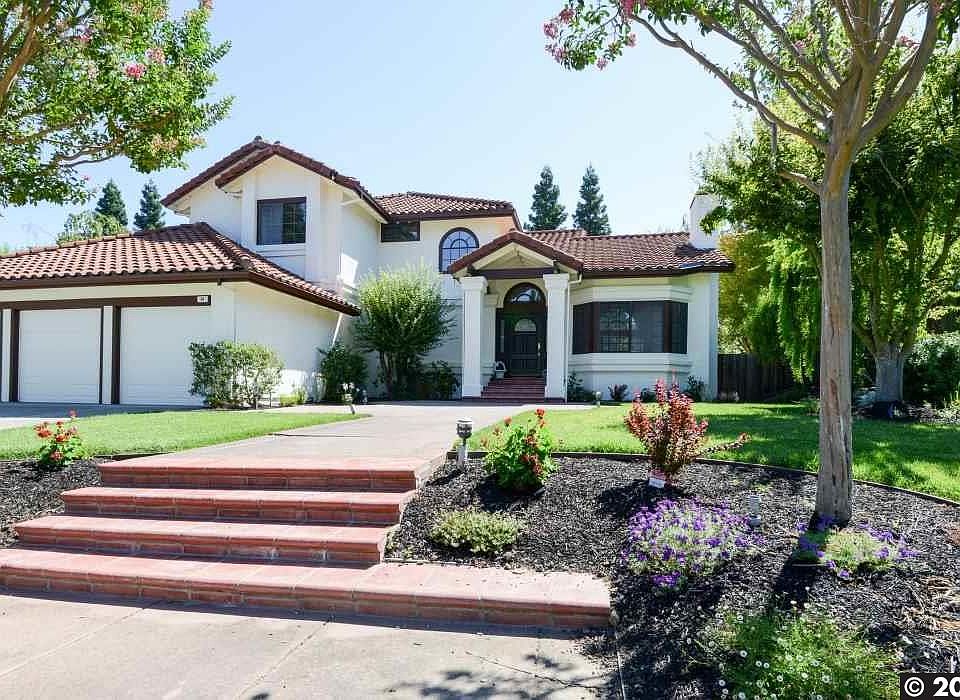 1st image of 94 Woodranch Cir