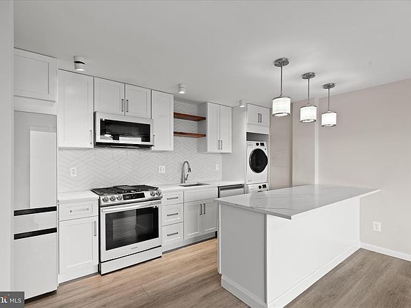 5th image of 1301 S Arlington Ridge Rd APT 609