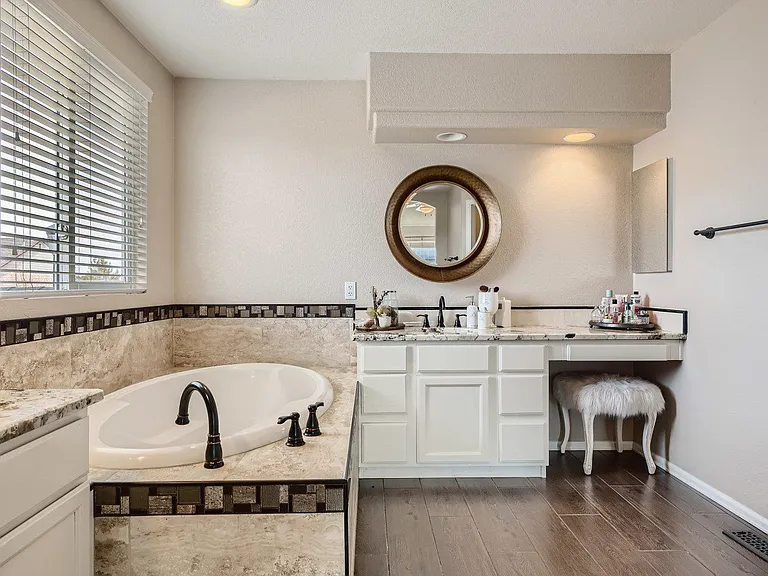 9805 Cypress Point Cir — Photo 26