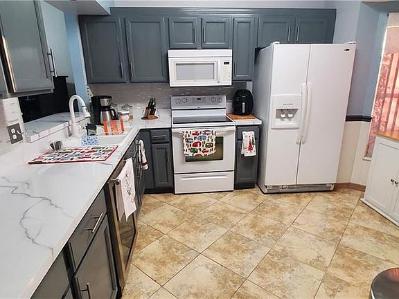 4th image of 3223 Villa Way Cir