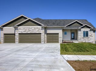 18053 Blackwalnut St, Omaha, NE 68136