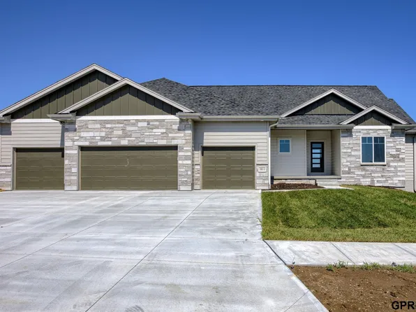 12107 S 207th St, Gretna, NE 68028