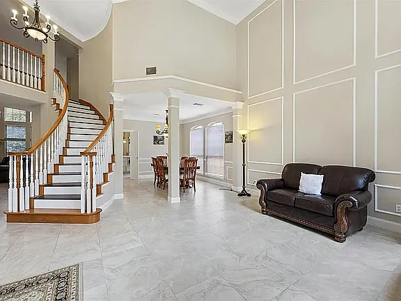 10700 Hastings Ln — Photo 3