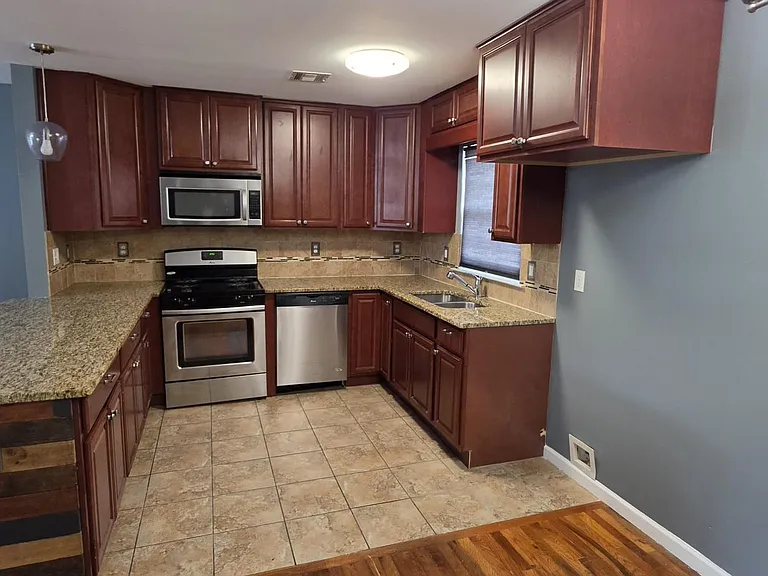 C8 Lily Ct — Photo 2