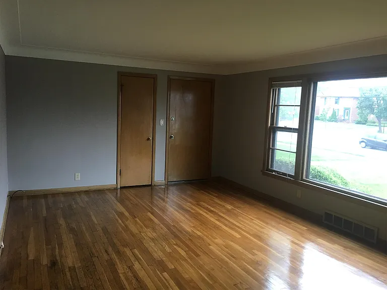 2381 Warrensville Center Rd — Photo 9