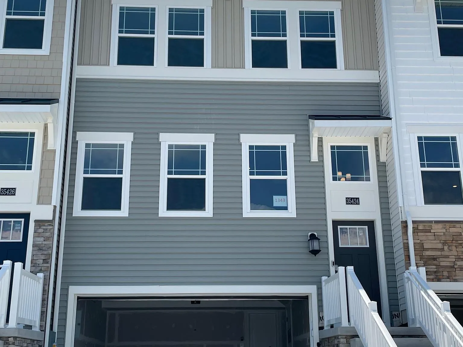 3 bed, 3.5 bath, 2371 sqft, $2,600 — Photo 2