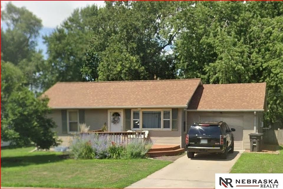 1st image of 10831 N 140th St