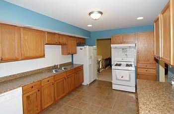 4th image of 7081 Glenwood Ln