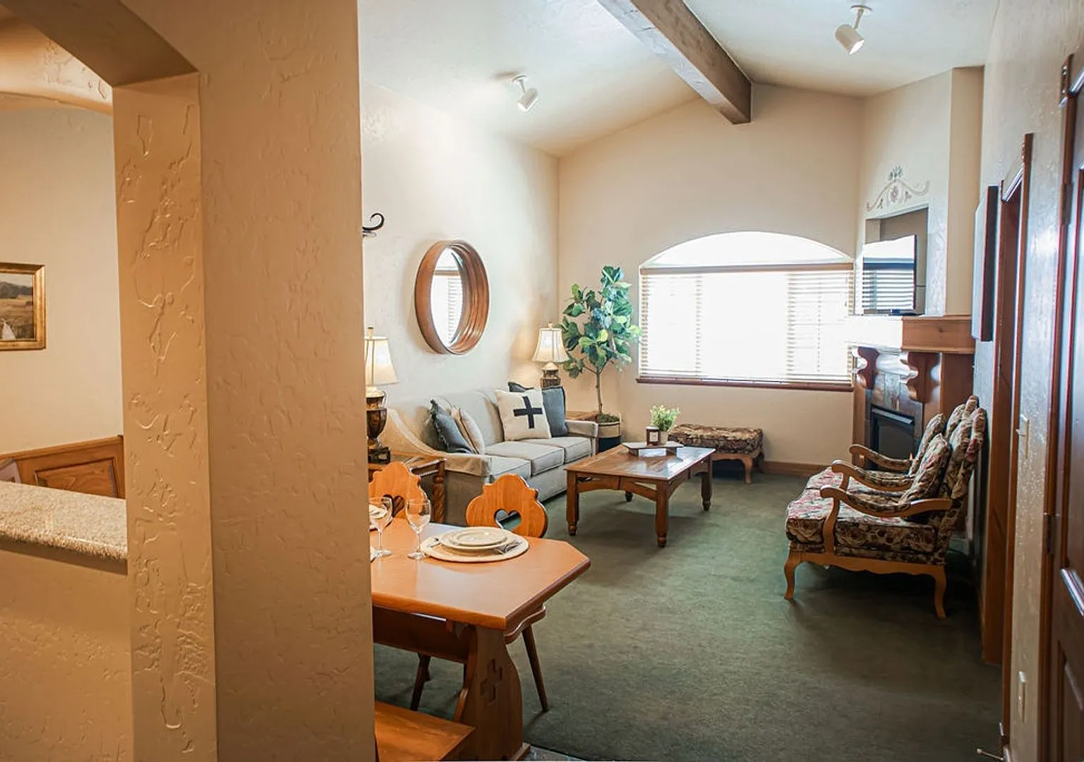 Top-Floor Mountainside Zermatt Villa Fully Furnished All Utilities Included — Photo 4