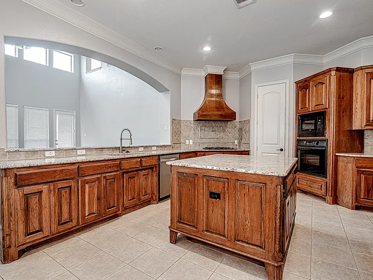 828 Thomas Crossing Dr — Photo 15