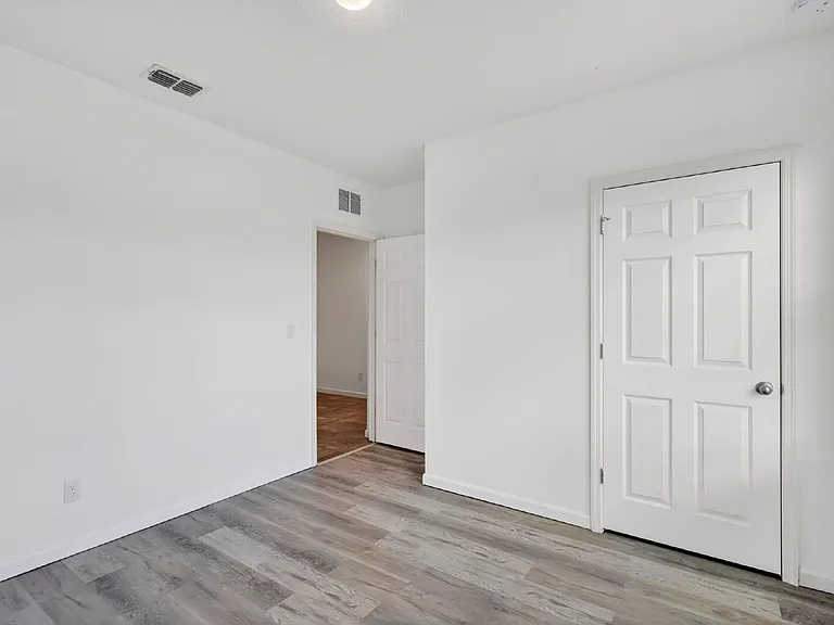 393 SW Tarra Ave — Photo 28