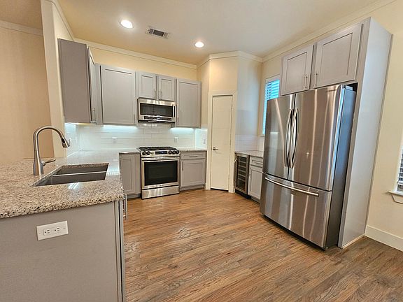 5th image of 5905 Ross Ave Unit 4