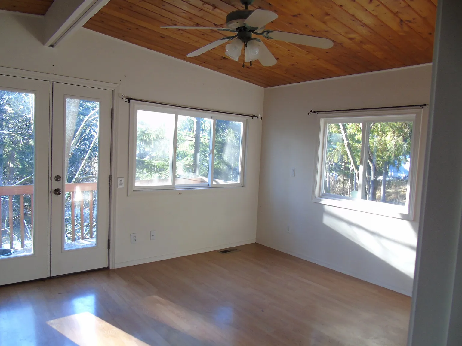 $1,900 / 1br - 640ft2 - Lovely 1BD/1BA Toad Lake House close to Bellingham — Photo 3