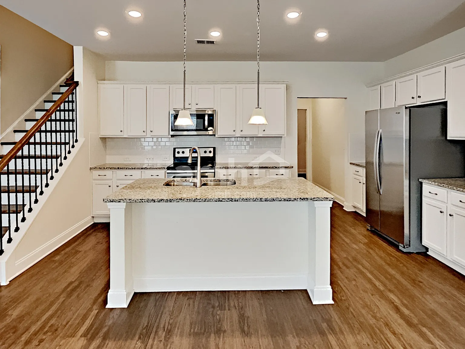 5 bed, 4.0 bath, 2714 sqft, $3,110 — Photo 4