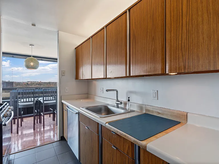 4000 N Charles St — Photo 6