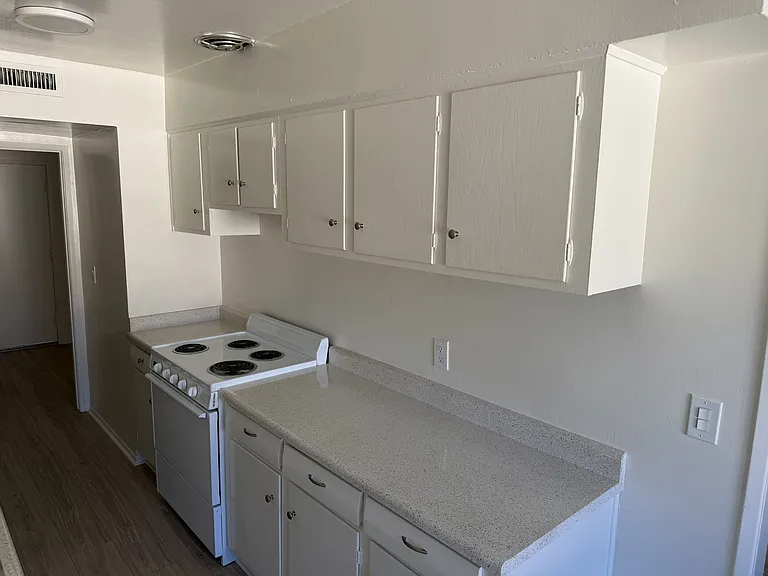 4310 Ventura Cyn Ave — Photo 14