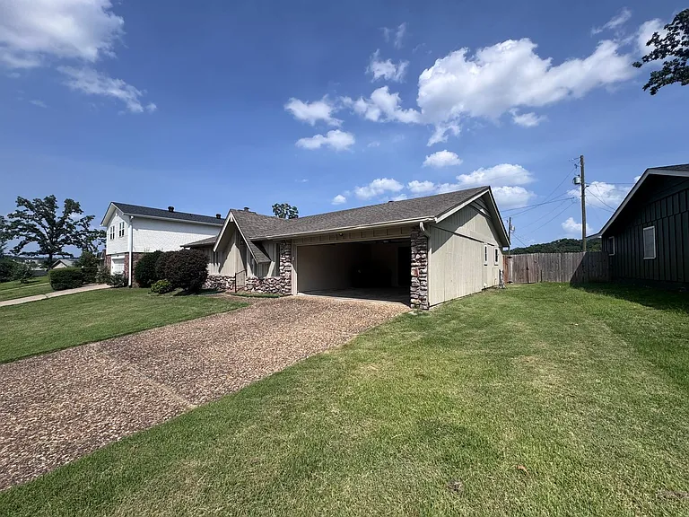 1115 Briar Creek Rd — Photo 69