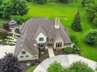 249 White Thorne Ln, Valparaiso, IN 46383