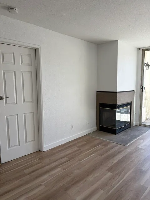 2 bed, 944 sqft, $2,900 — Photo 2