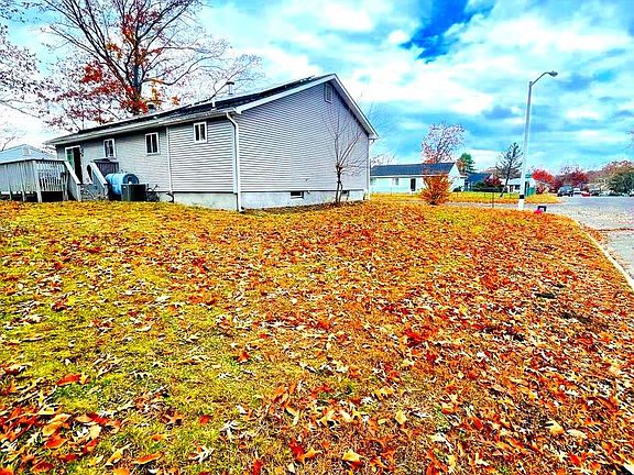3rd image of 601 Concord Dr