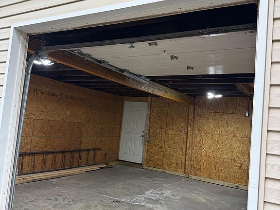 3rd image of 392 W Broad St