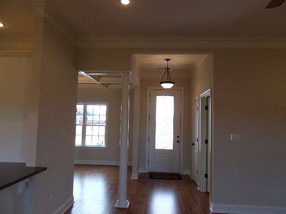 3rd image of 406 Kingston Cir