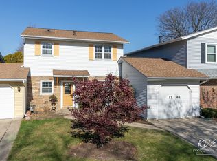 1748 Prentiss Dr, Downers Grove, IL 60516