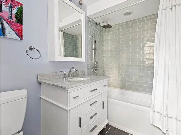 230 East 50th Street image 7 of 8