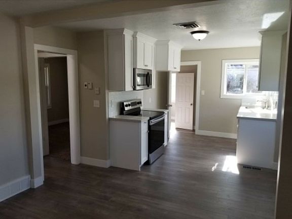 3rd image of 2953 S Garden Cir