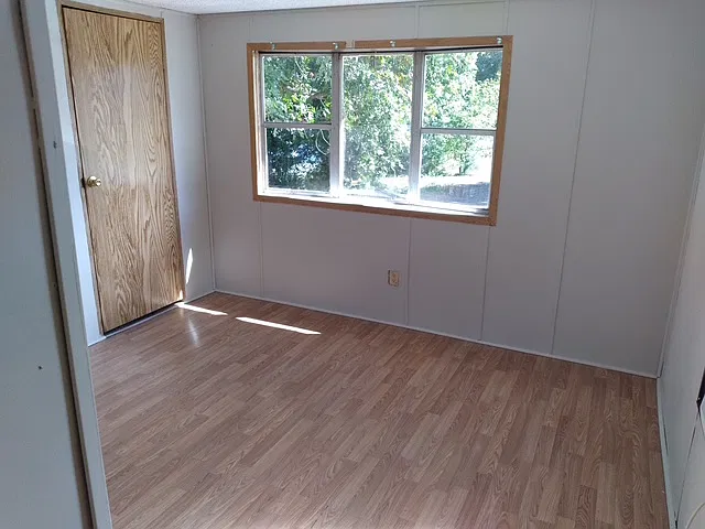 3 bed, 960 sqft, $1,300 — Photo 4