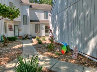 10036 N Locust St, Kansas City, MO 64155