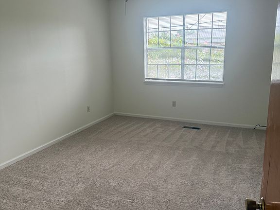 2nd image of 621 Wassamassaw Rd APT A