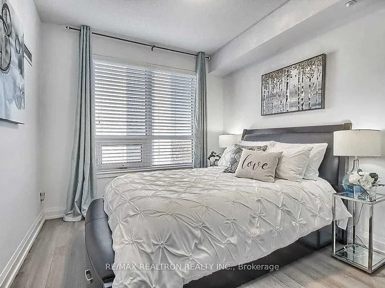 7890 Bathurst St #912 — Photo 11
