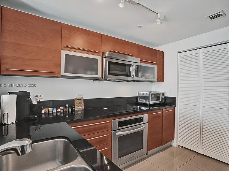 253 NE 2nd St #3304 — Photo 4