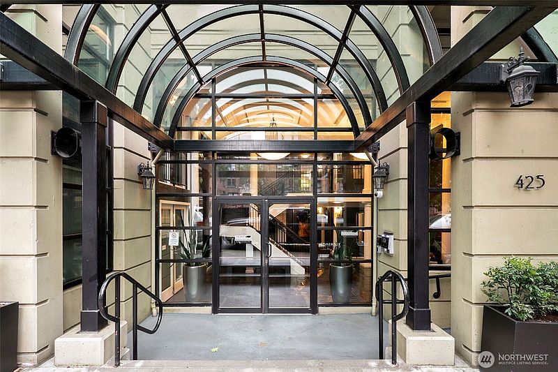4th image of 425 Vine Street #421