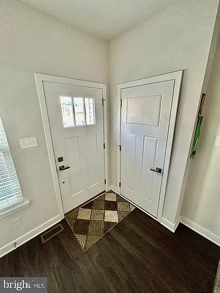 3 bed, 3.5 bath, 2260 sqft, $3,300 — Photo 3