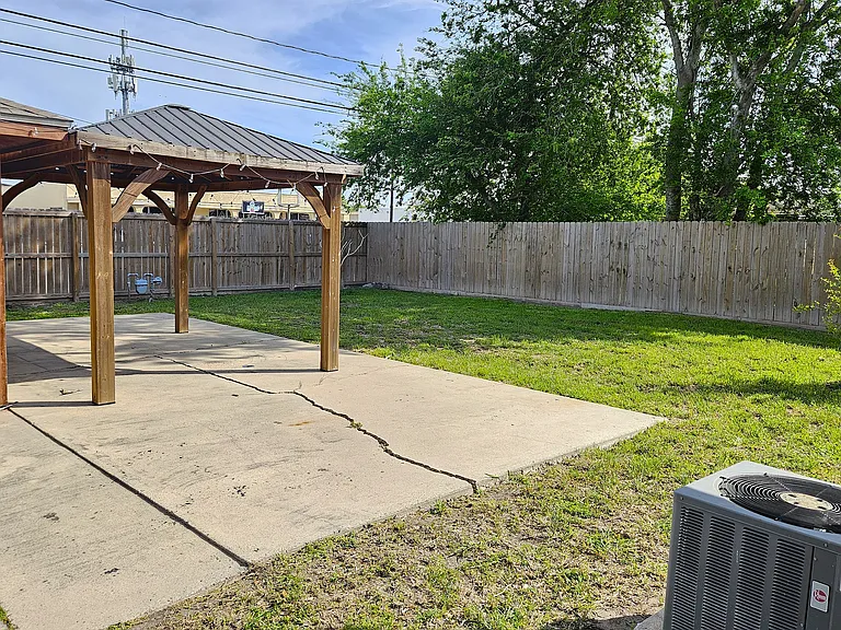 Huge enclosed backyard, perfect for pets