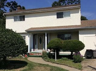 61 Bauer Ave #BASEMENT, Roosevelt, NY 11575