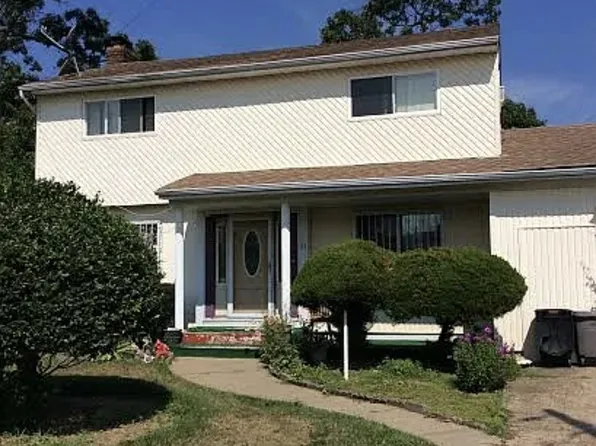 61 Bauer Ave #Basement, Roosevelt, NY 11575