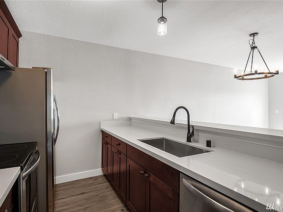 3rd image of 5844 NE 75th St #D306