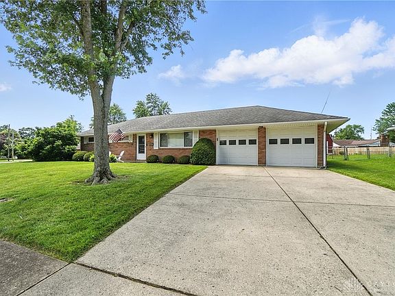 3rd image of 903 Meadow Ln