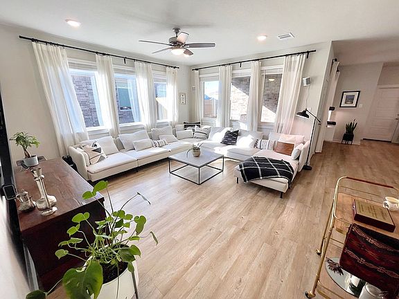 Large and bright living room