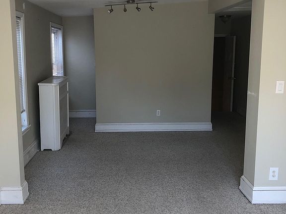 4th image of 2002 Mount Vernon St Floor 3