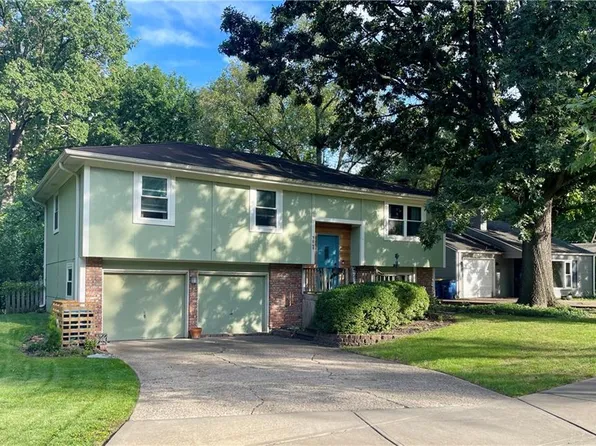 7049 Cedar St, Prairie Village, KS 66208