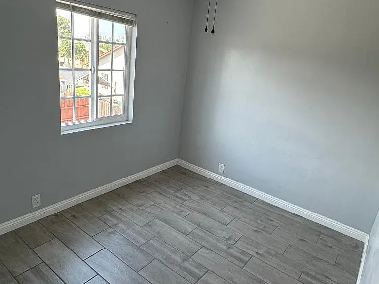 2300 Lake St — Photo 8